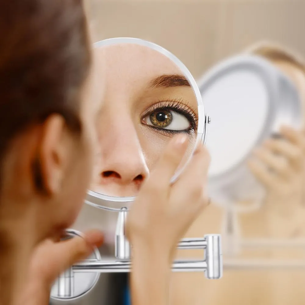 Magnifying mirror