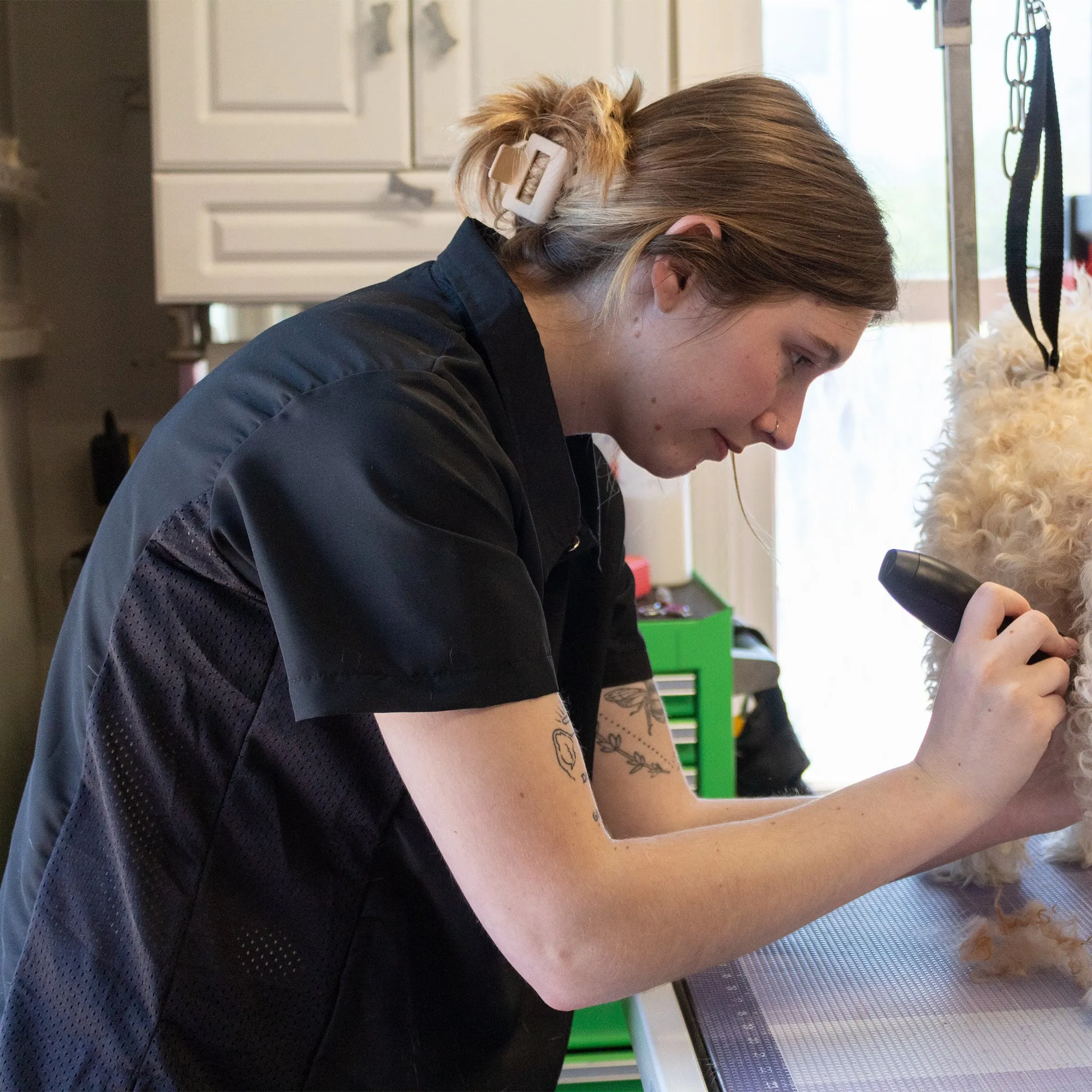 Sammie Black Grooming Smock w/ Mesh Side